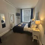 Flat 5 - 2 Bed Centre Affordable Quality *