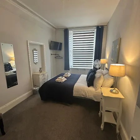 Flat 5 - 2 Bed Centre Affordable Quality *