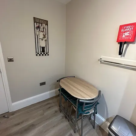 Flat 5 - 2 Bed Centre Affordable Quality Appartamento