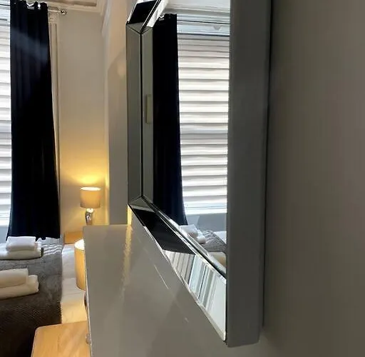 Flat 5 - 2 Bed Centre Affordable Quality *