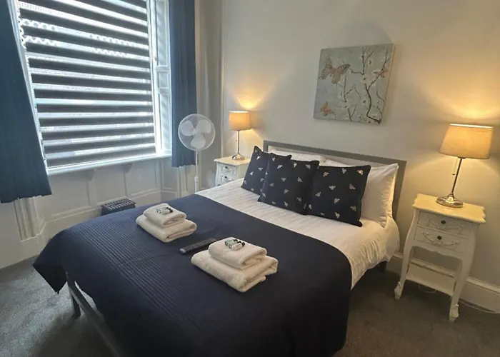 Flat 5 - 2 Bed Centre Affordable Quality